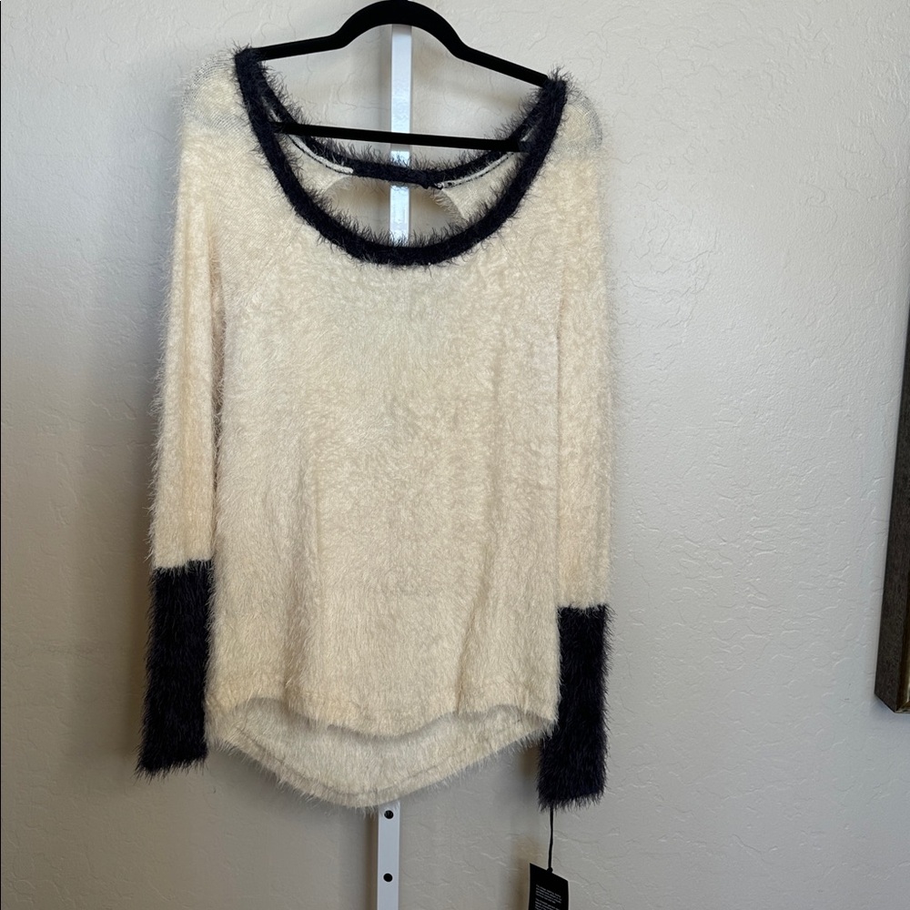 NWT Chaser large Fuzzy Cream and Black Sweater